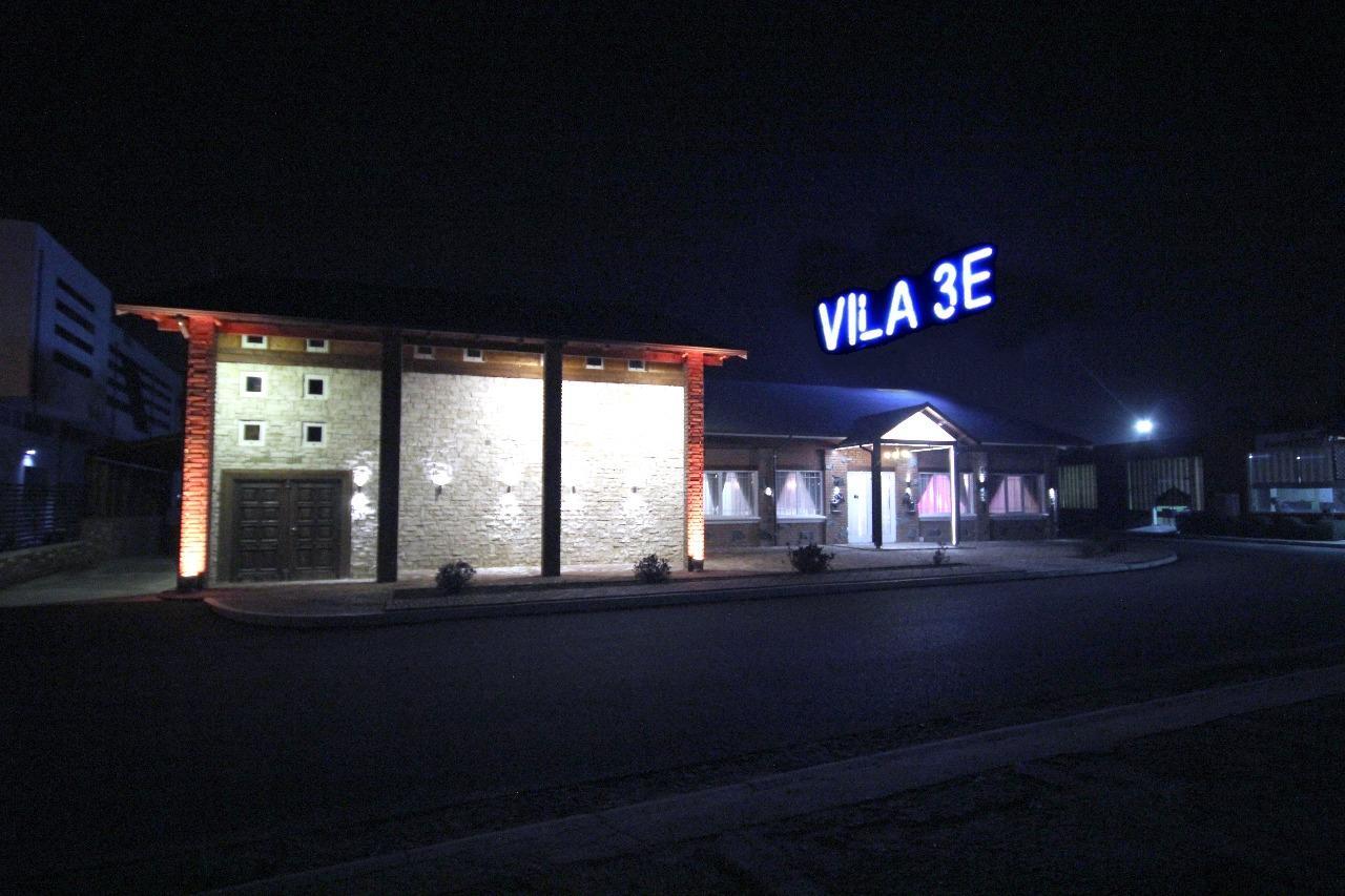Vila 3E Hotel Bërxull Kültér fotó